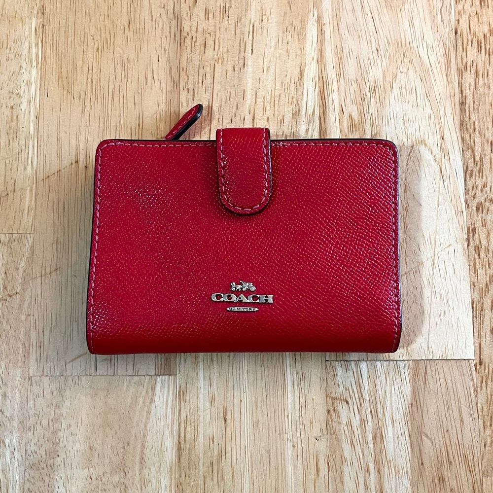 Coach Zip Wallet ❤️